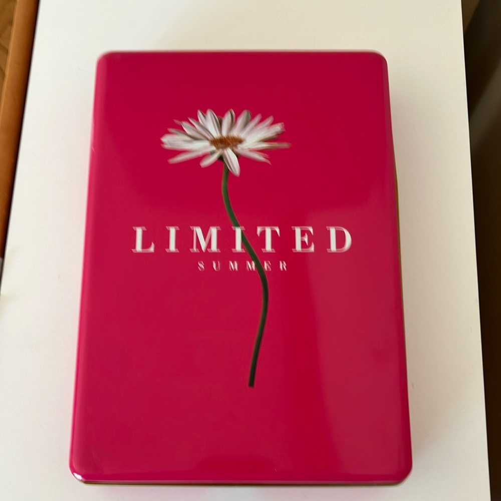 Vintage Pink Limited Summer Tin with Daisy Design